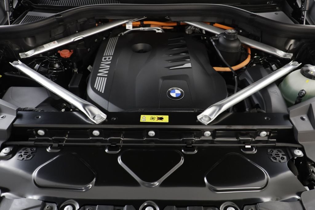 New 2026 Black Sapphire Metallic BMW xDrive50e image 24