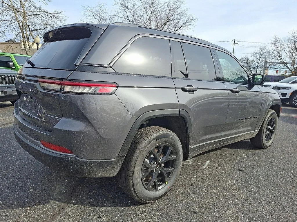 New 2026 Baltic Gray Metallic Clear-Coat Exterior Paint Jeep Altitude image 4