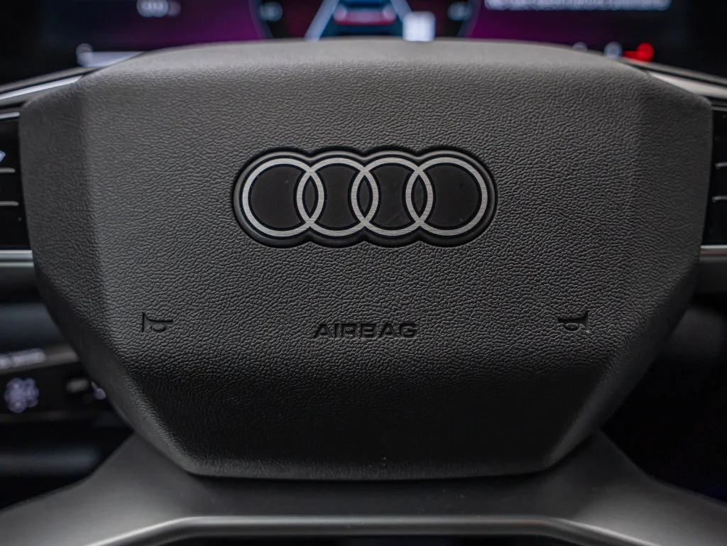 Used 2025 Navarra Blue Metallic Audi 2.0T Premium Plus image 31