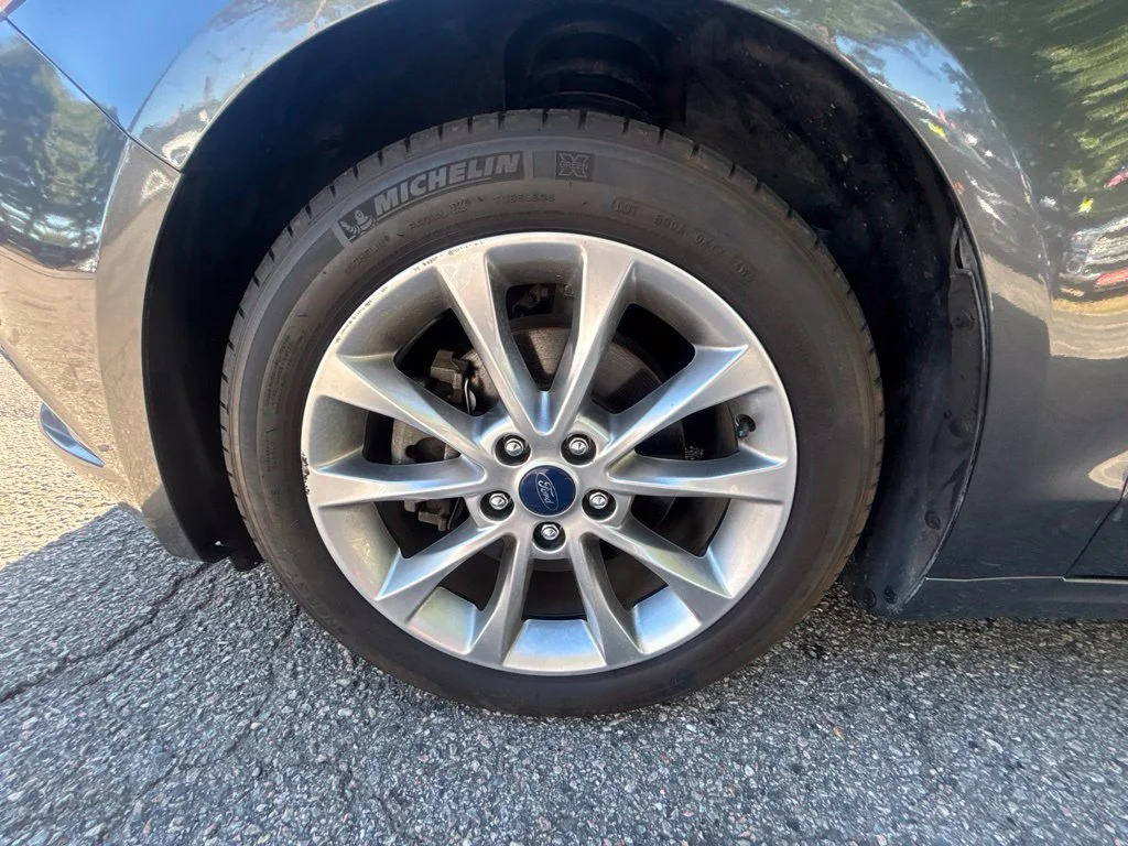 Used 2017 Gray Ford SE image 23