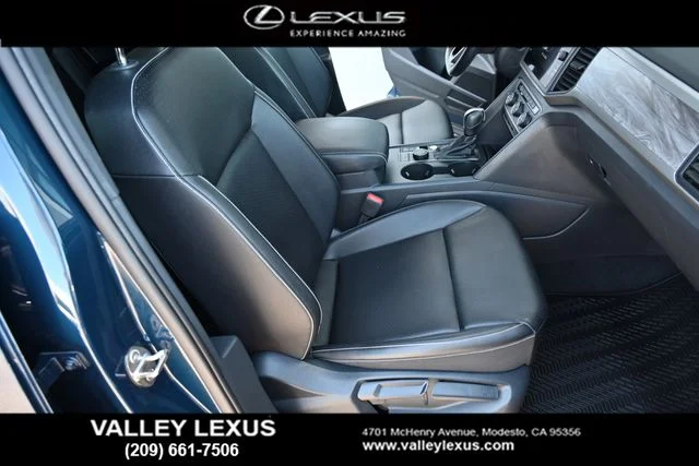 Used 2020 Blue Volkswagen 3.6L V6 SE w/Technology image 19