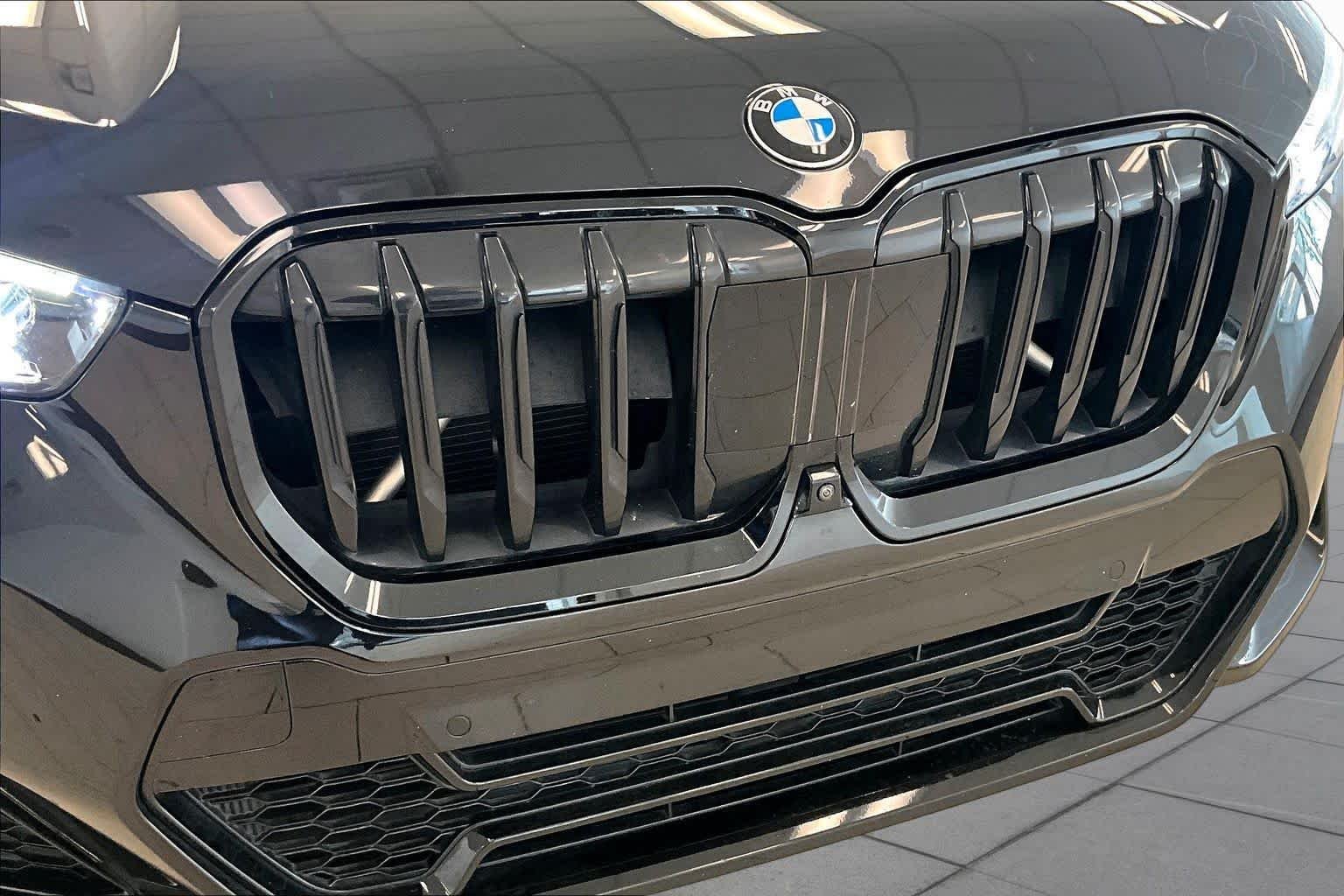 Used 2023 Black Sapphire Metallic BMW xDrive28i image 29