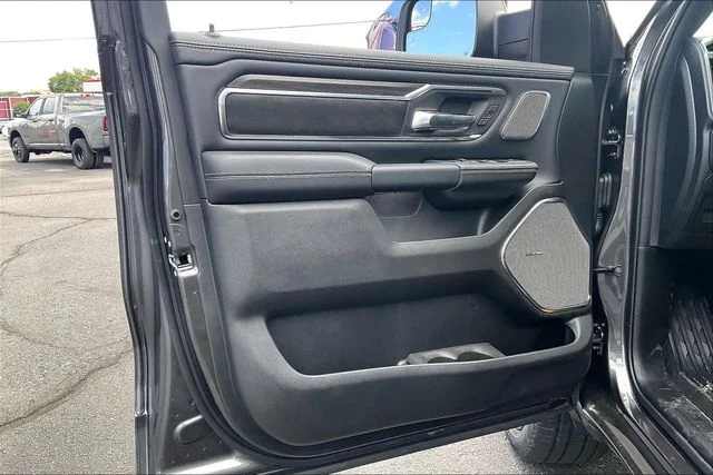 New 2026 Granite Crystal Metallic Clear-Coat Exterior Paint RAM Laramie image 25