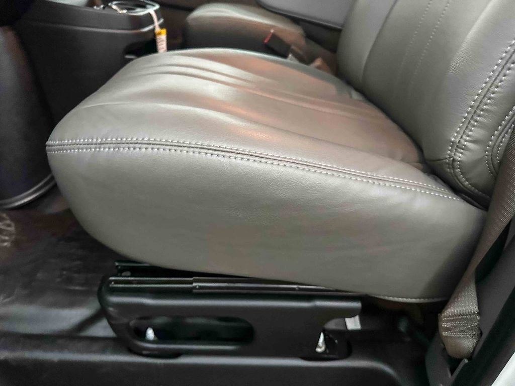 2025 Chevrolet Express Cargo Work Van - Photo 14