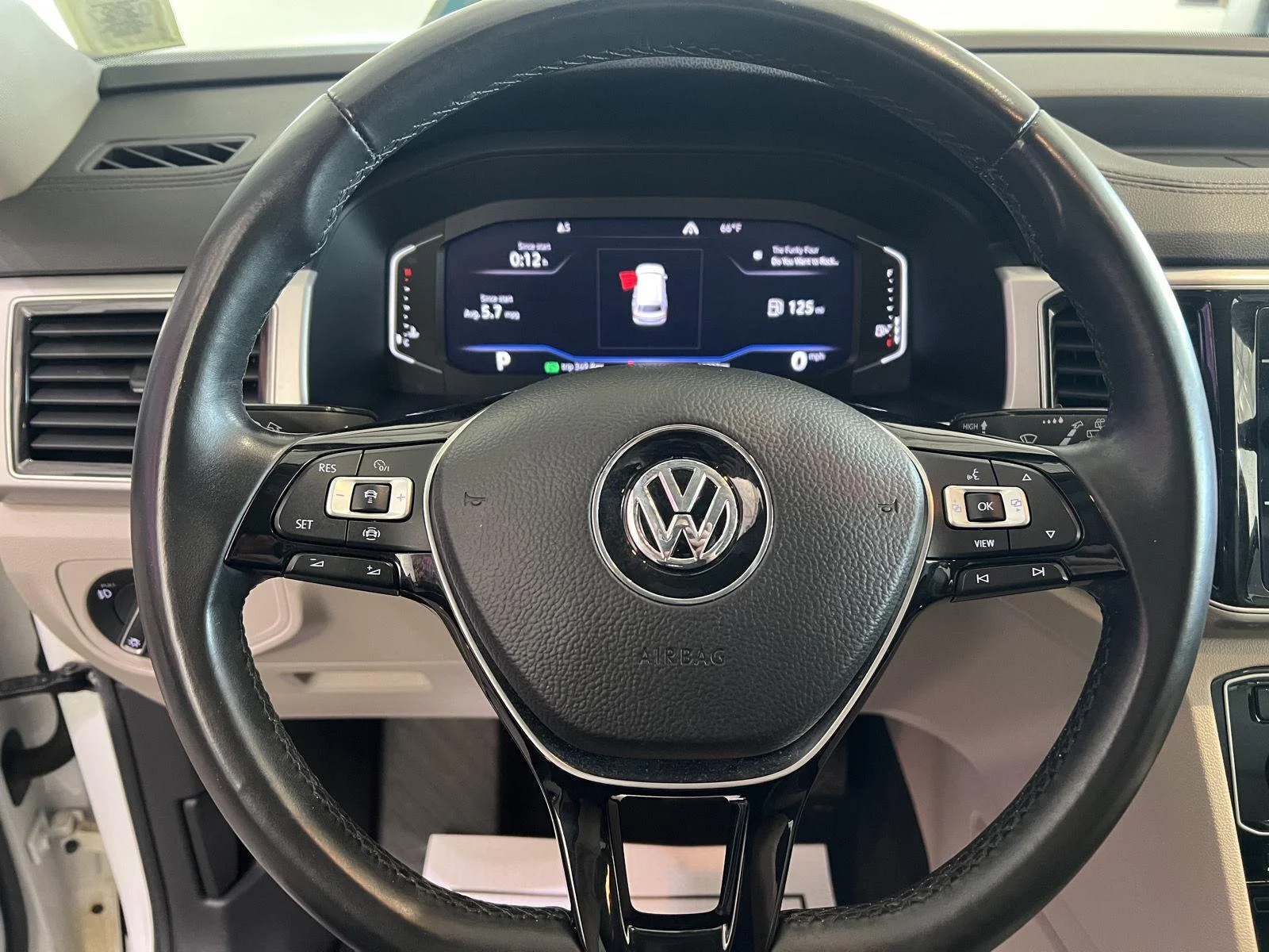 Used 2019 Pure White Volkswagen 3.6L V6 SEL image 21