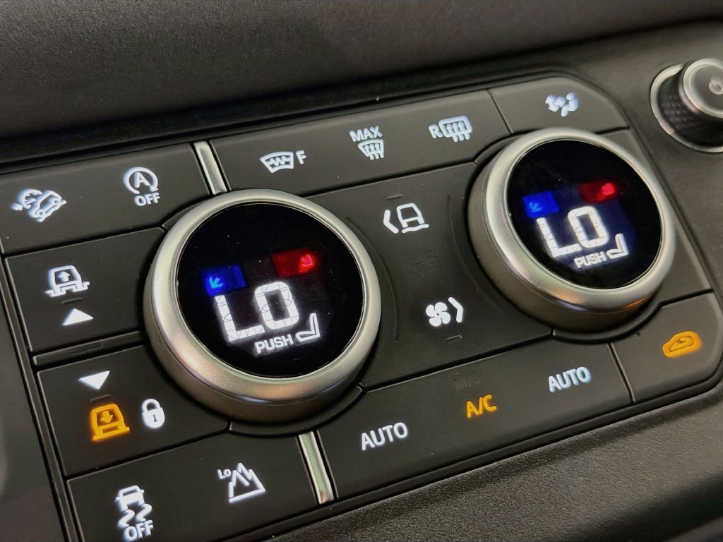Used 2022 Gold Land Rover X-Dynamic S image 16