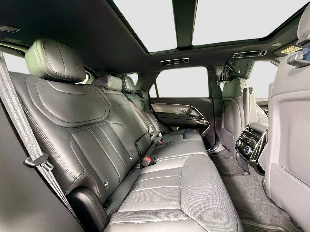 New 2026 Fuji White Land Rover SE image 29