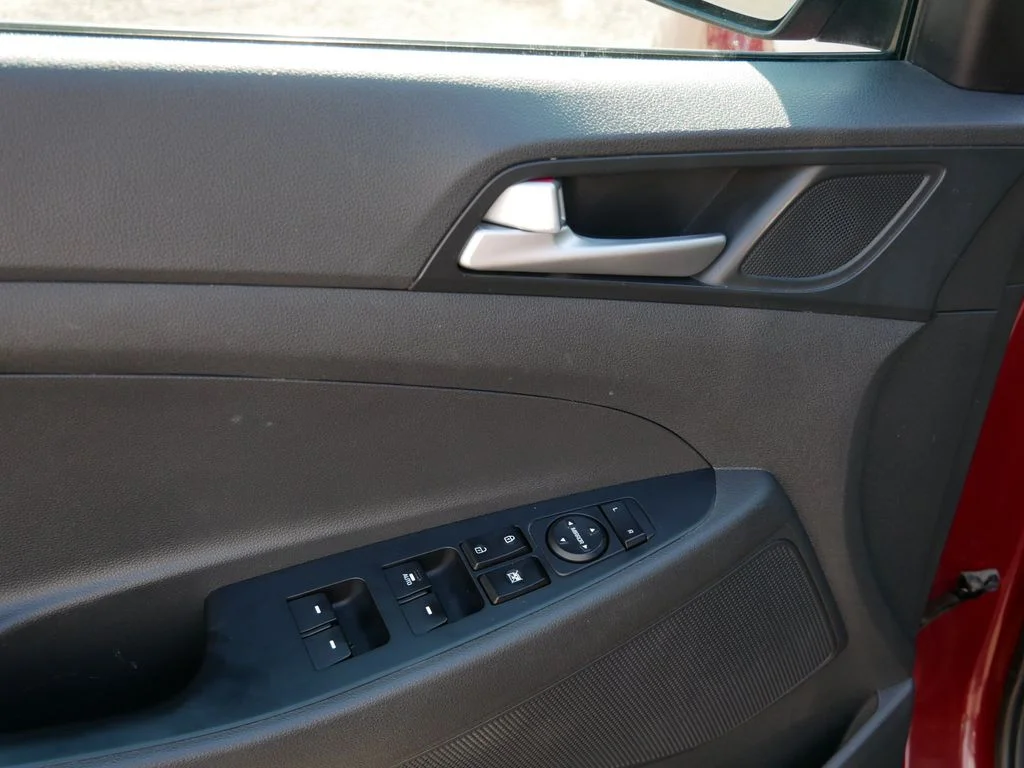 Used 2020 Red Hyundai Value image 15