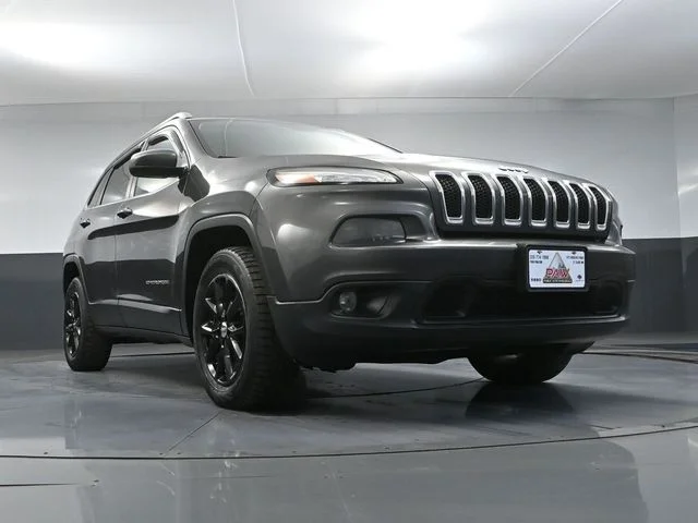 Used 2016 Gray Jeep Latitude image 49