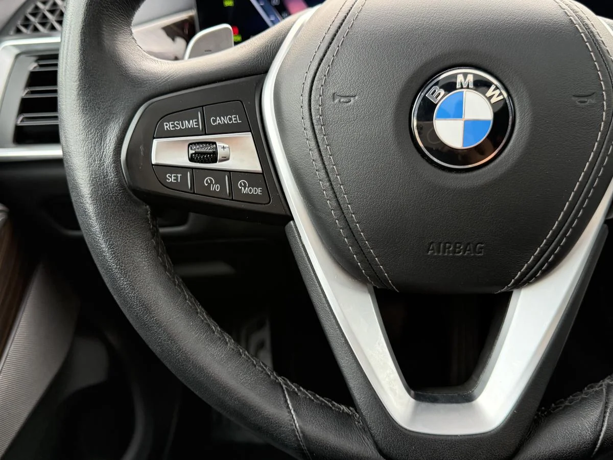 Used 2024 White BMW xDrive40i Sports Activity Vehicle image 35
