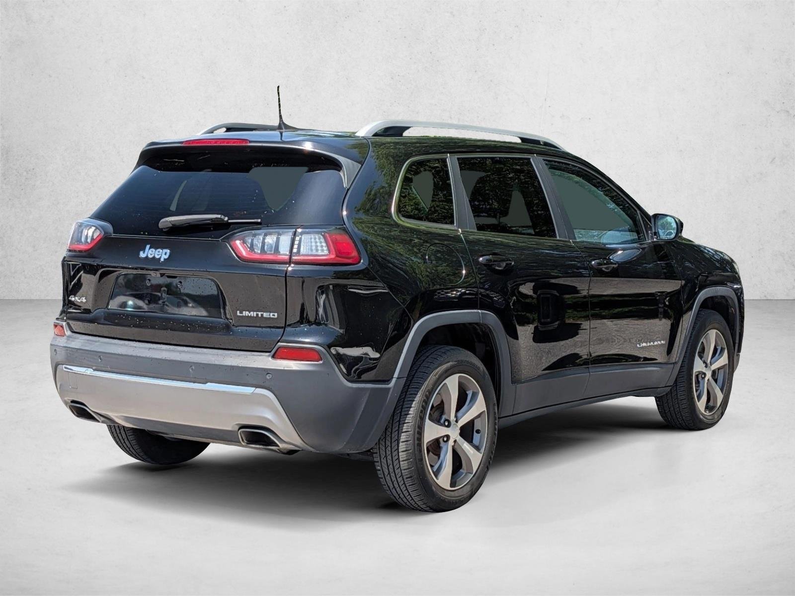 Used 2020 Diamond Black Crystal Pearlcoat Jeep Limited image 5