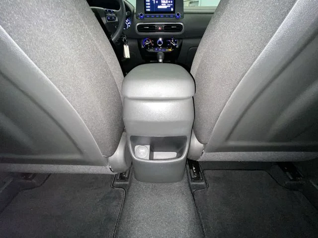 Used 2023 White Hyundai SE image 27