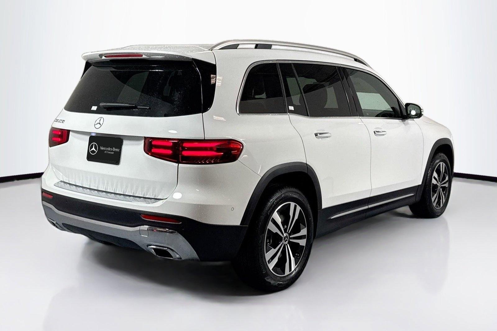 New 2026 Polar White Mercedes-Benz GLB 250 image 5