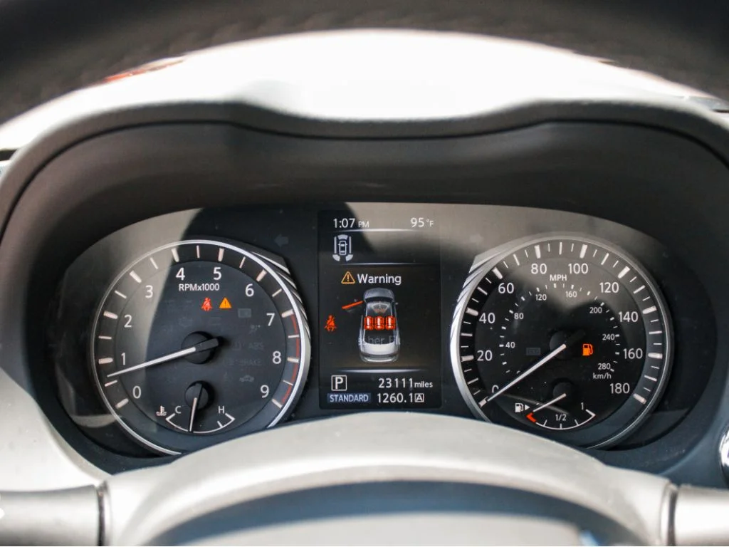 Used 2023 Majestic White INFINITI LUXE image 16