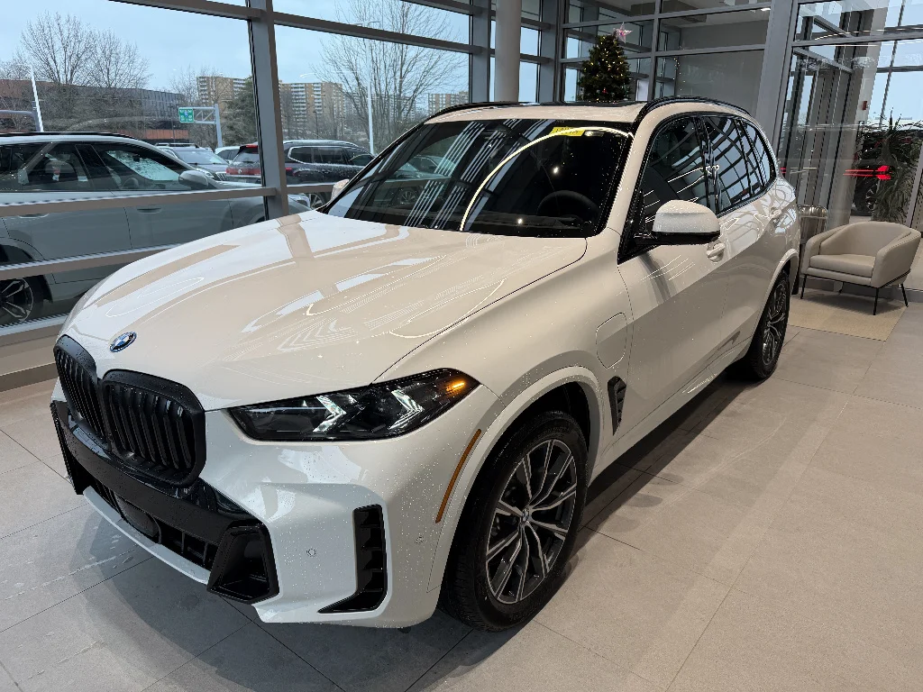 New 2026 Alpine White BMW xDrive50e image 3