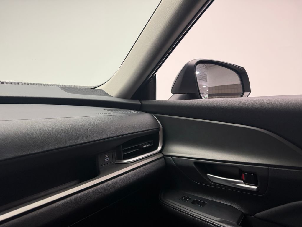 Used 2025  Toyota XLE image 19