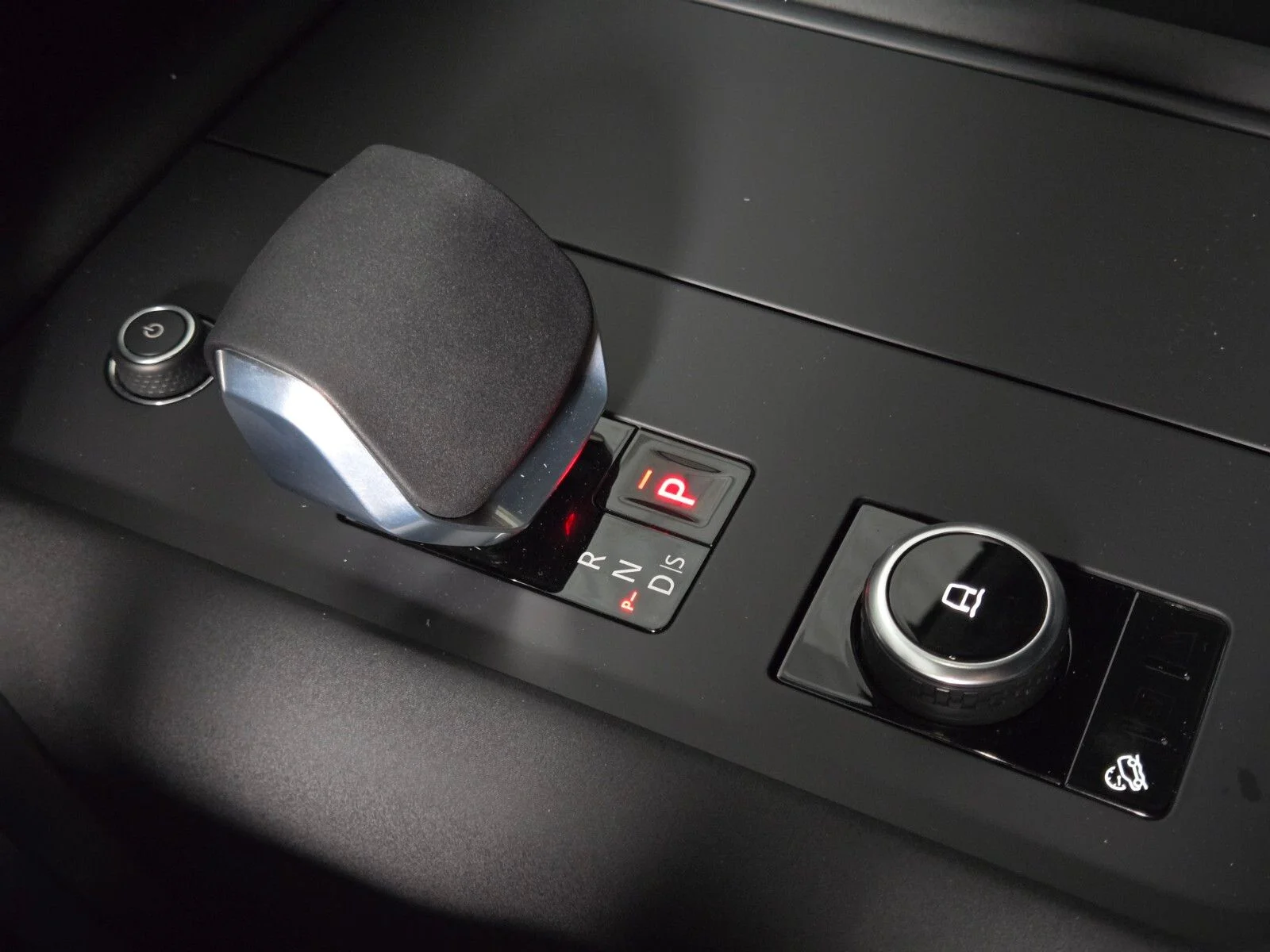 New 2026 Varesine Blue Land Rover Dynamic SE image 31