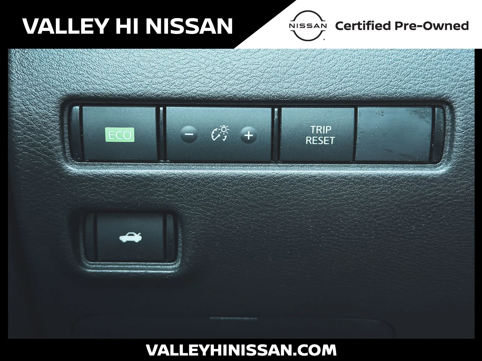 Used 2024 Gray Nissan SV image 13
