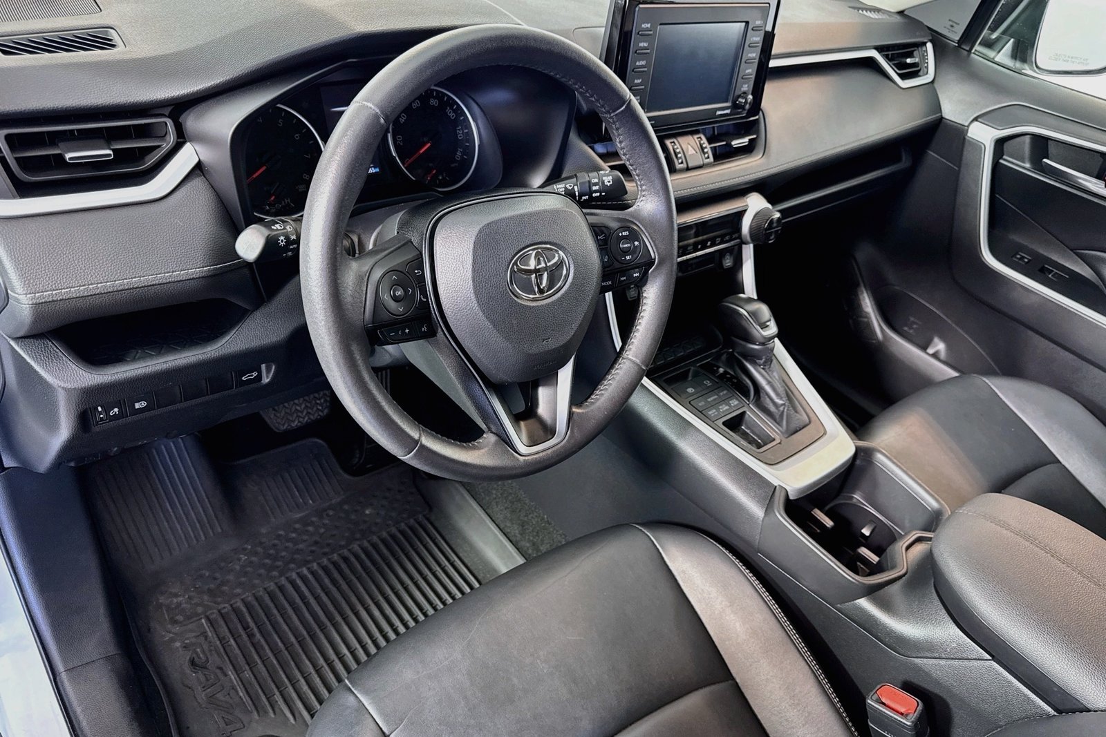 Used 2022 Blizzard Pearl Toyota XLE Premium image 9