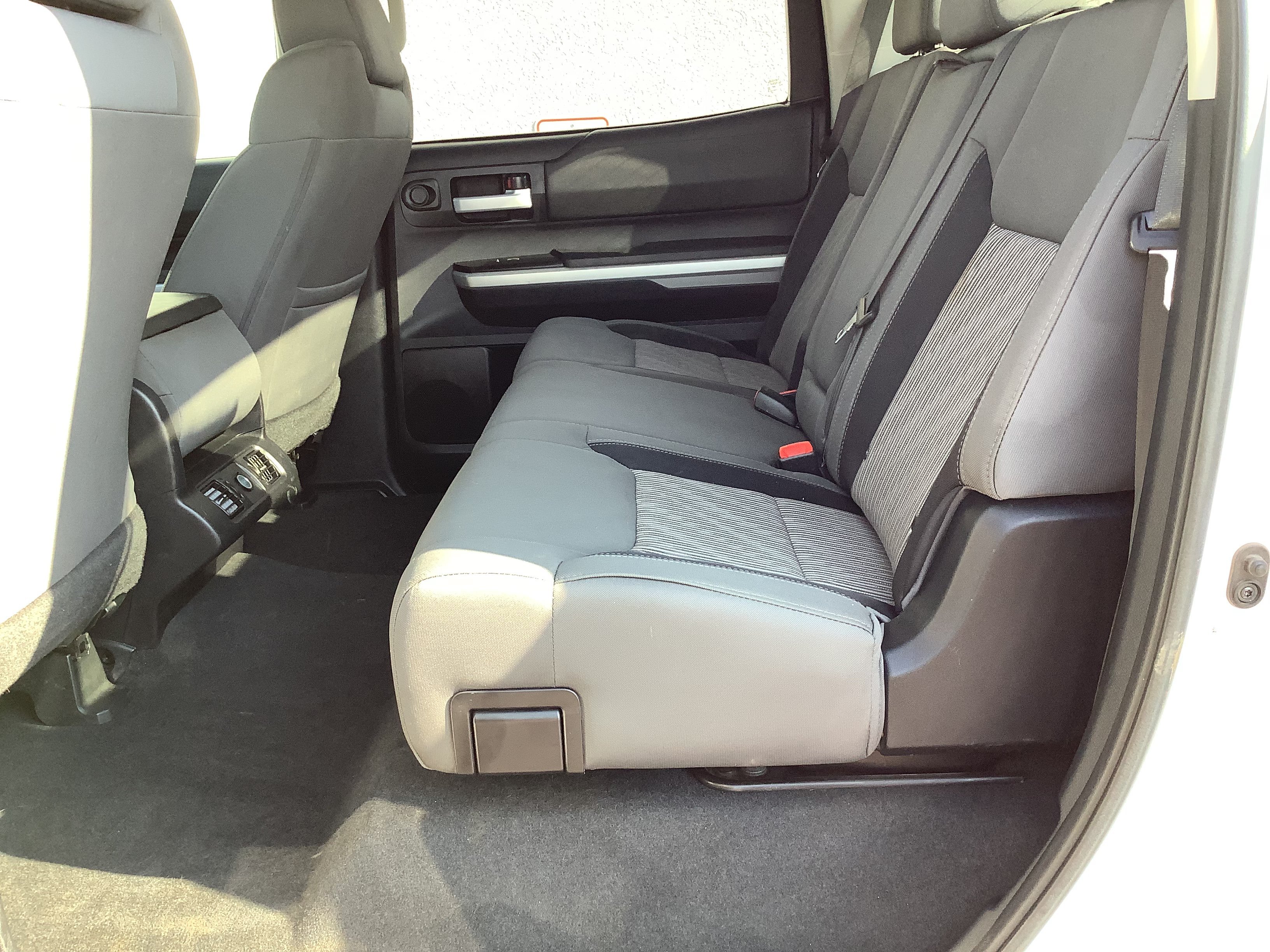 Used 2014 White Toyota SR5 image 8