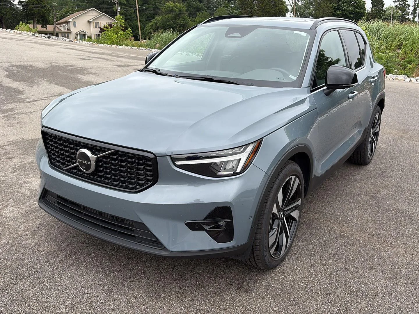 Used 2023 BLUE VOLVO  image 2