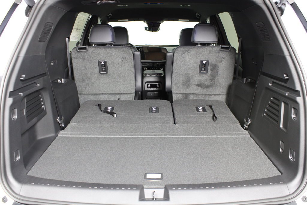 2027 Chevrolet Traverse Z71 - Photo 8