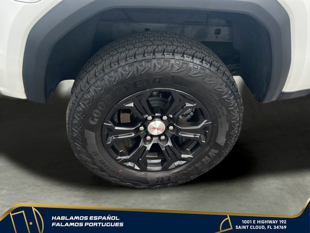 Used 2024 Summit White GMC Elevation image 33