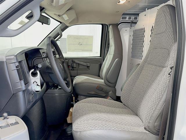 2025 GMC Savana Cargo Work Van - Photo 48