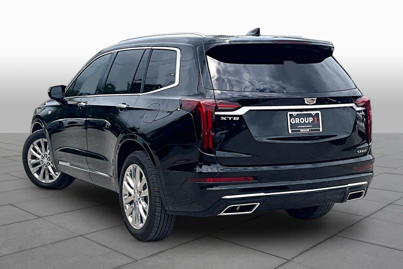 Used 2025 Stellar Black Metallic Cadillac FWD Premium Luxury image 11