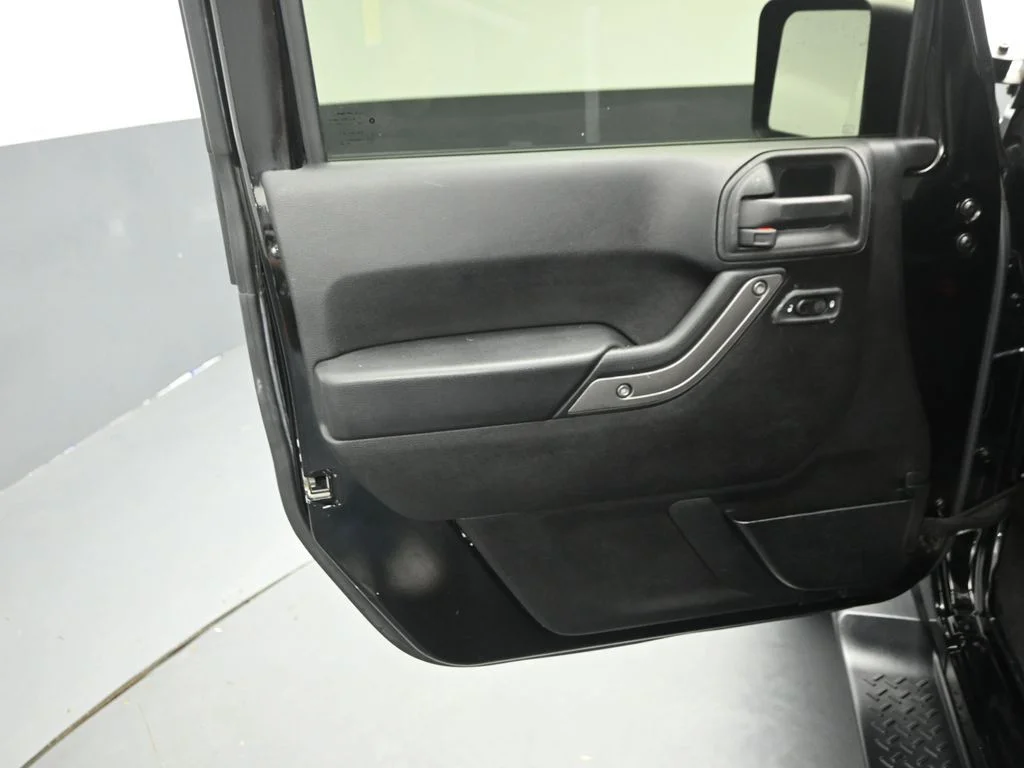 Used 2015 Black Jeep Unlimited Sport image 17
