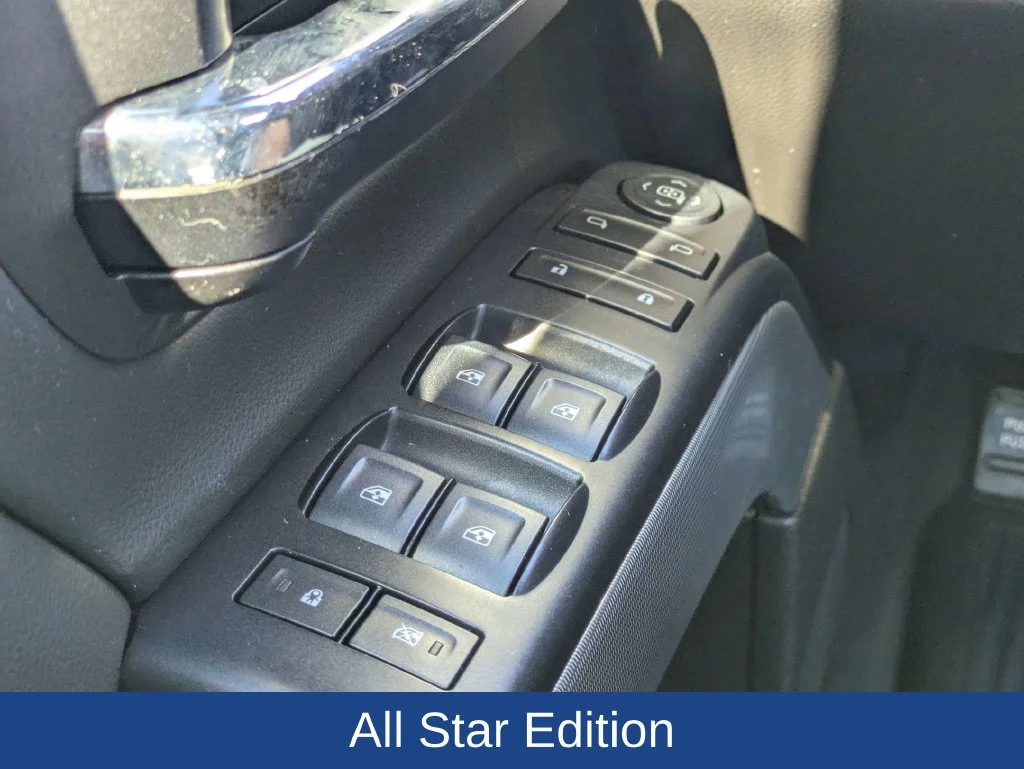 Used 2018 Silver Chevrolet LT image 22