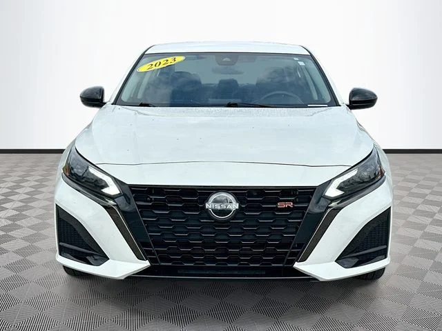 Used 2023 White Nissan 2.5 SR image 2
