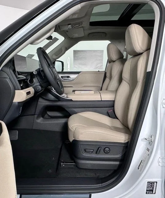 New 2026 Radiant White INFINITI PURE image 15