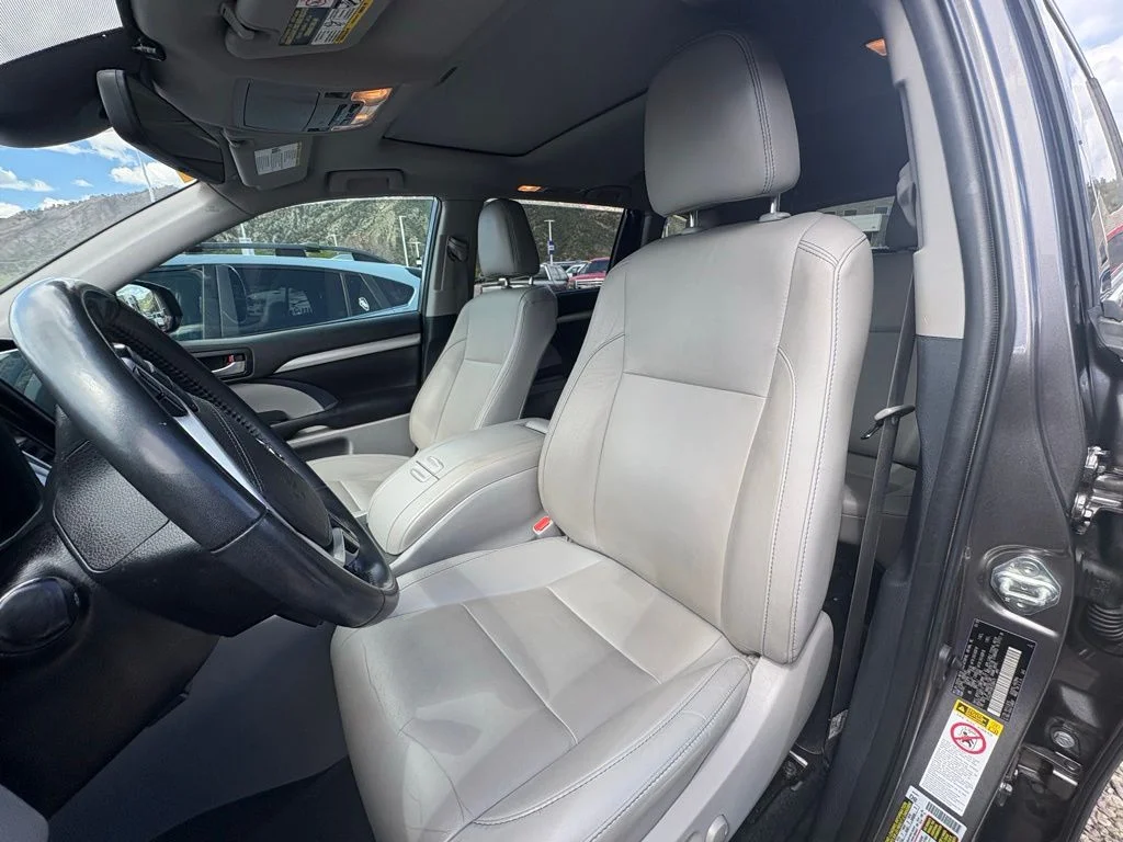 Used 2019 Predawn Gray Mica Toyota XLE image 14