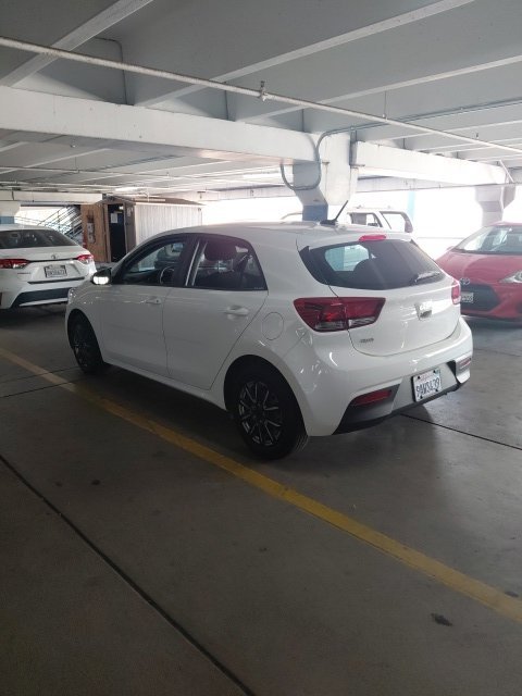 Used 2022 White Kia S image 5