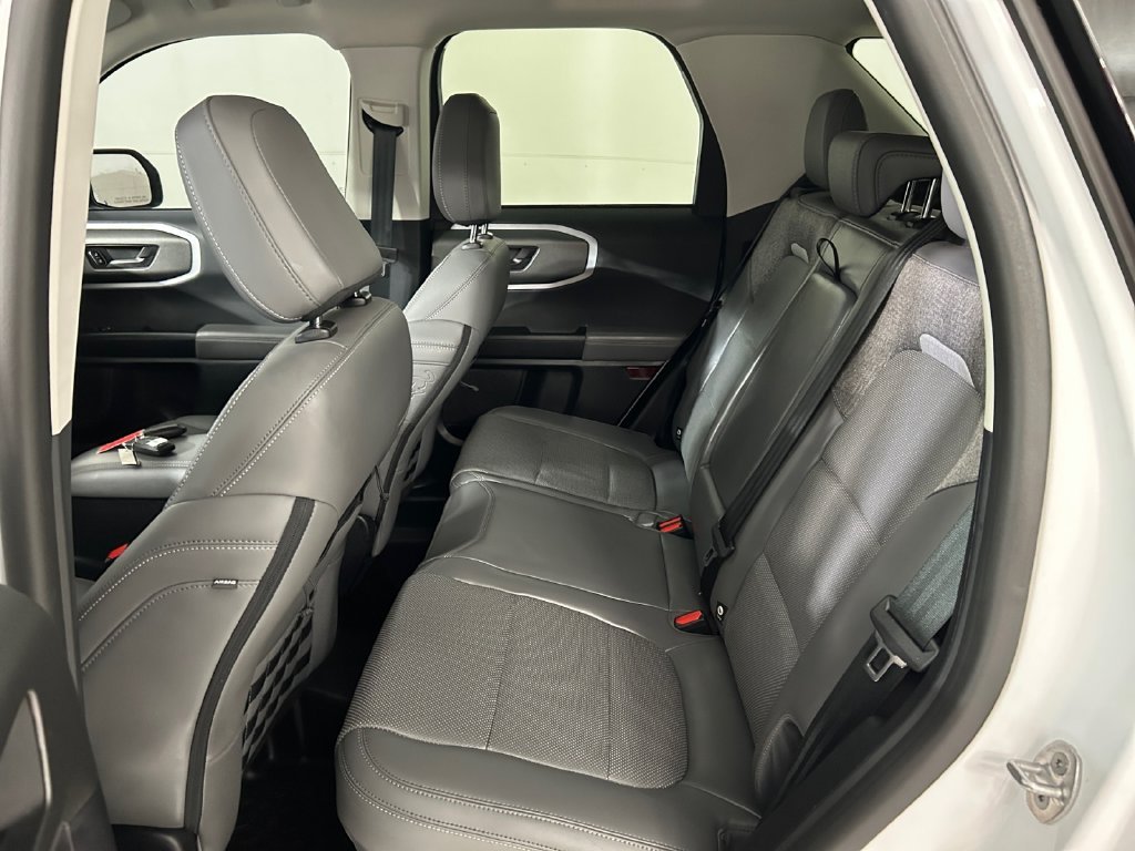Used 2025 White Ford Badlands image 19