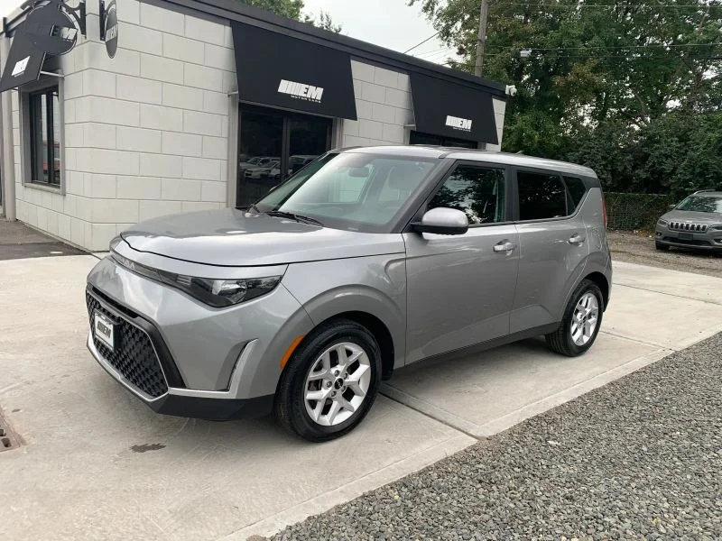 Used 2023 Gray Kia LX Wagon 4D image 3