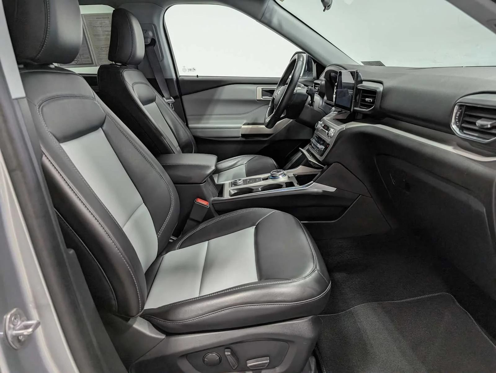 Used 2023 Iconic Silver Metallic Ford XLT image 43