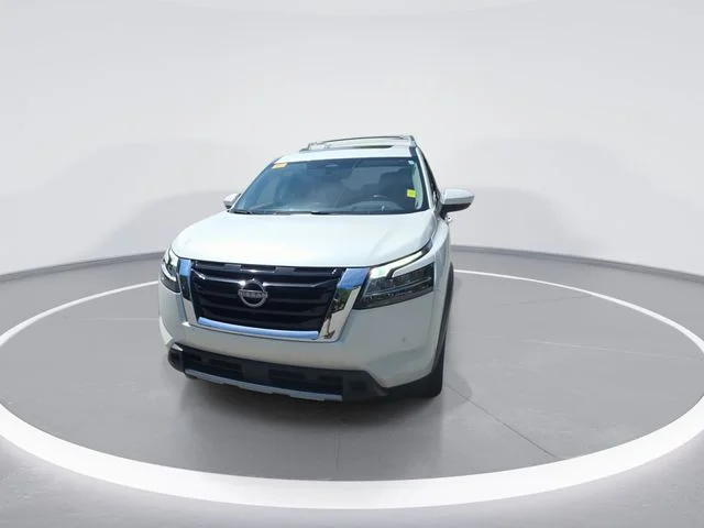 Used 2023 White Nissan Platinum image 4