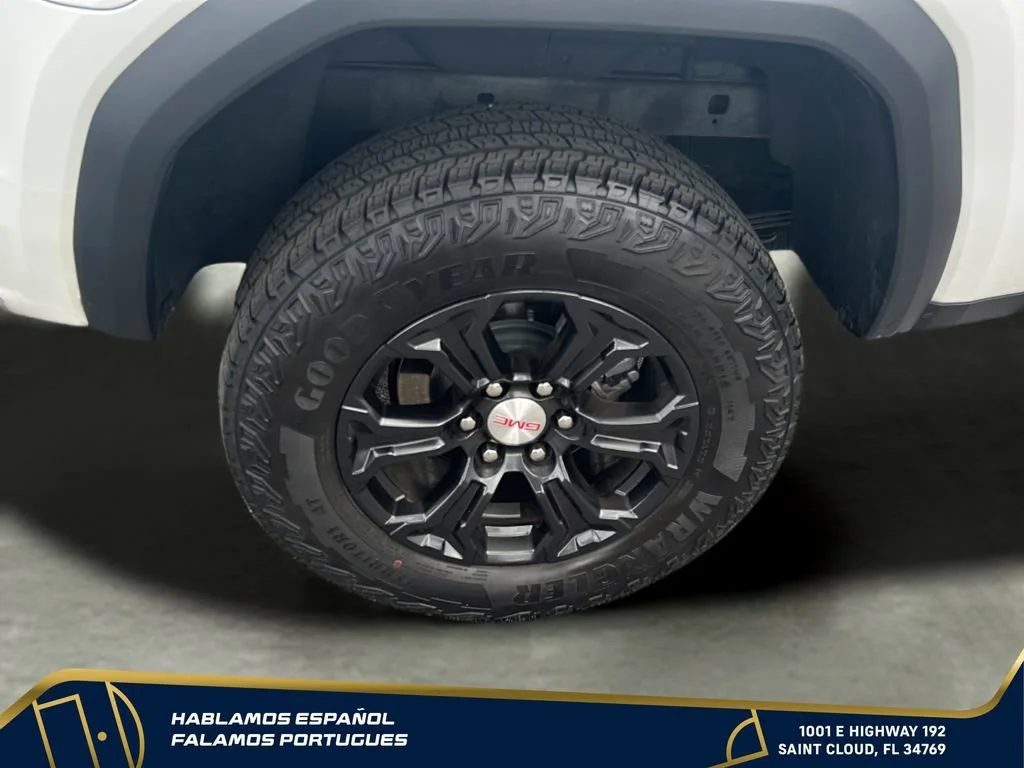 Used 2024 Summit White GMC Elevation image 33