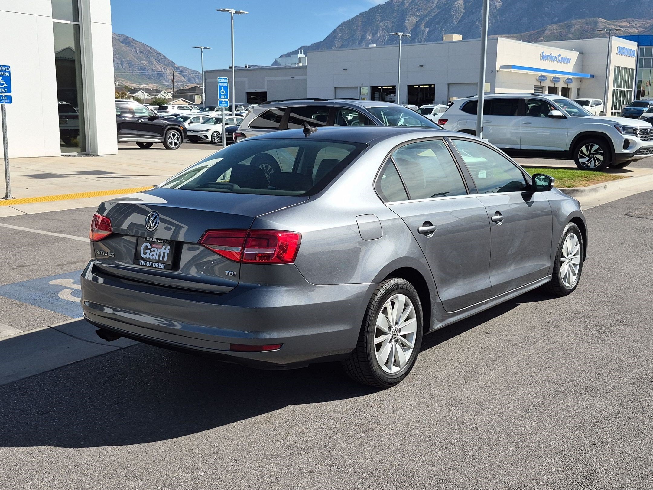 Used 2015 Platinum Gray Metallic Volkswagen 2.0L TDI SE w/Connectivity image 3