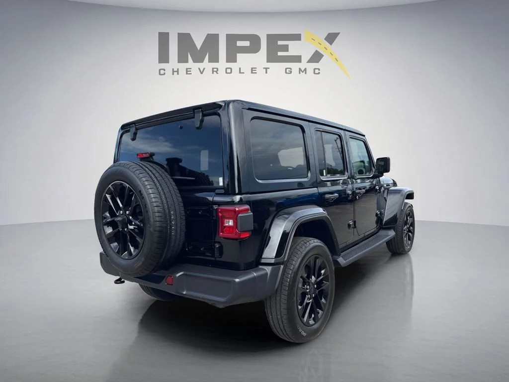 Used 2025 Black Jeep Sahara image 5