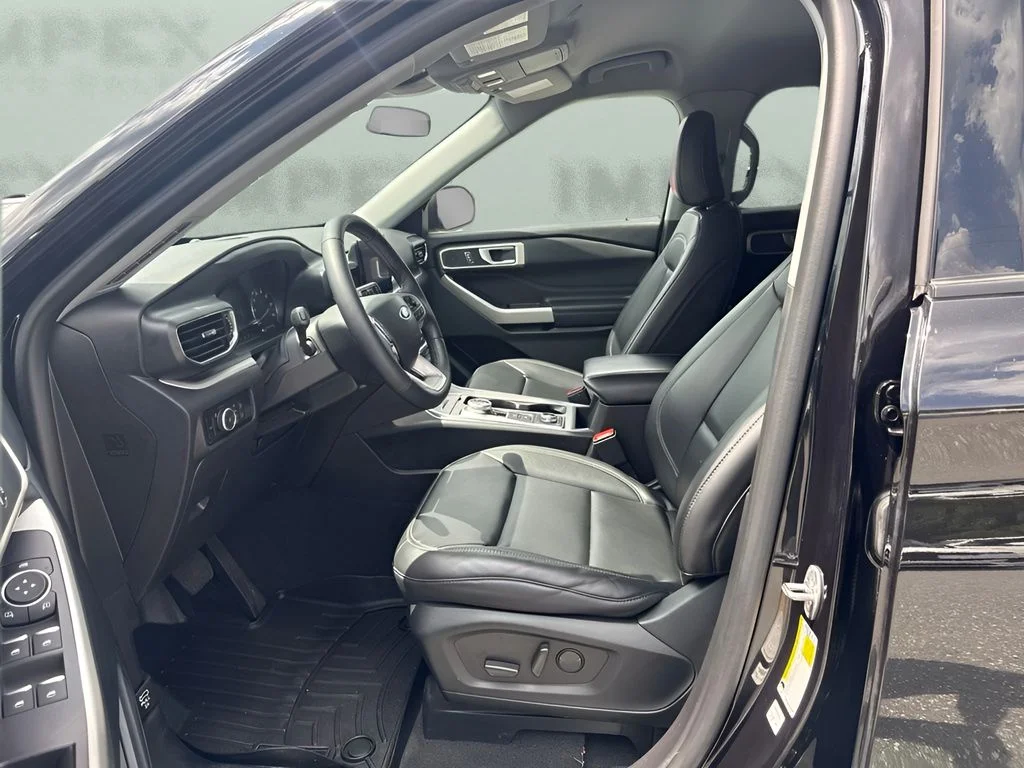 Used 2023 Black Ford XLT image 9
