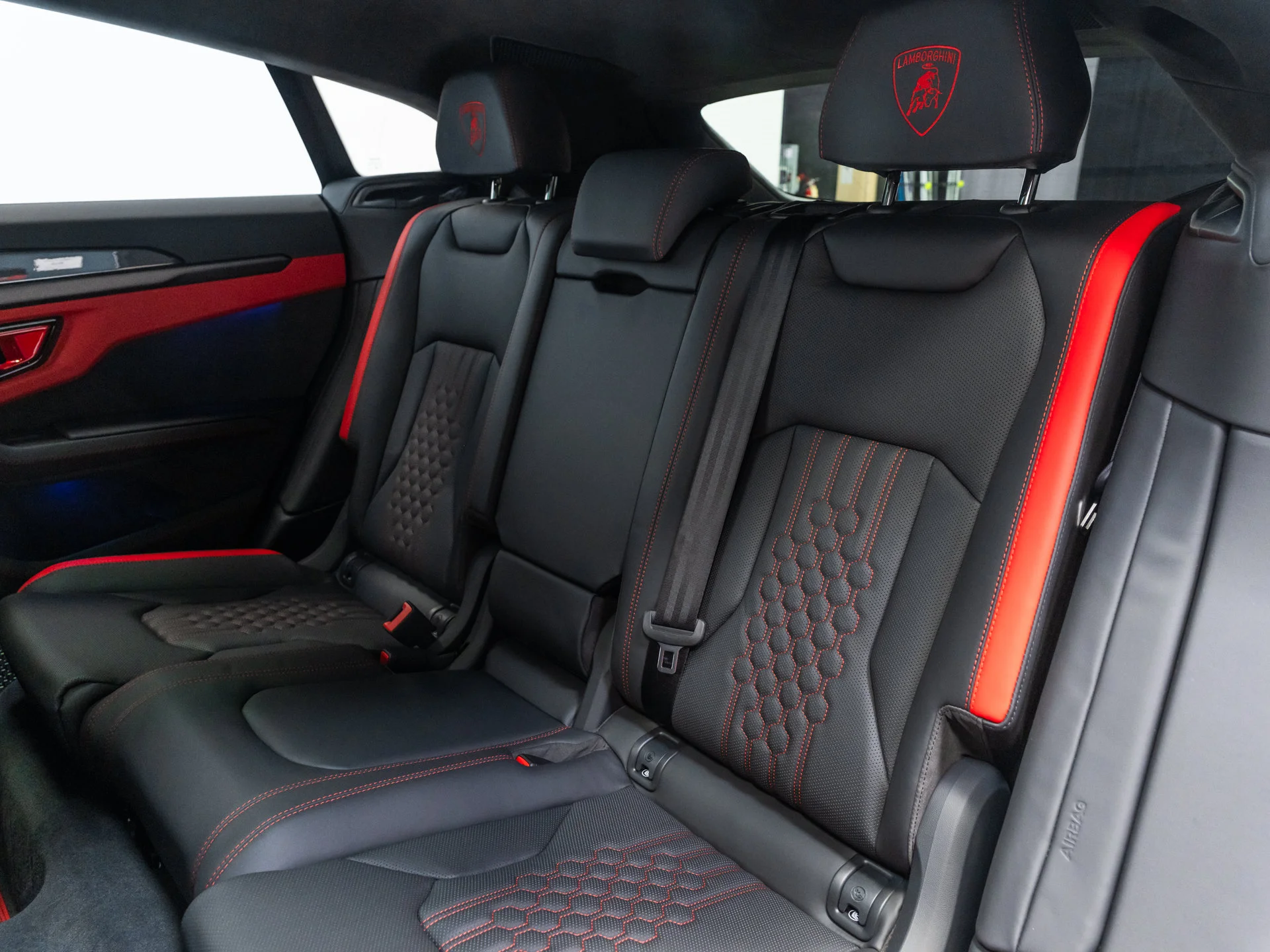 Used 2025 Nero Noctis Metallic Lamborghini SE image 76