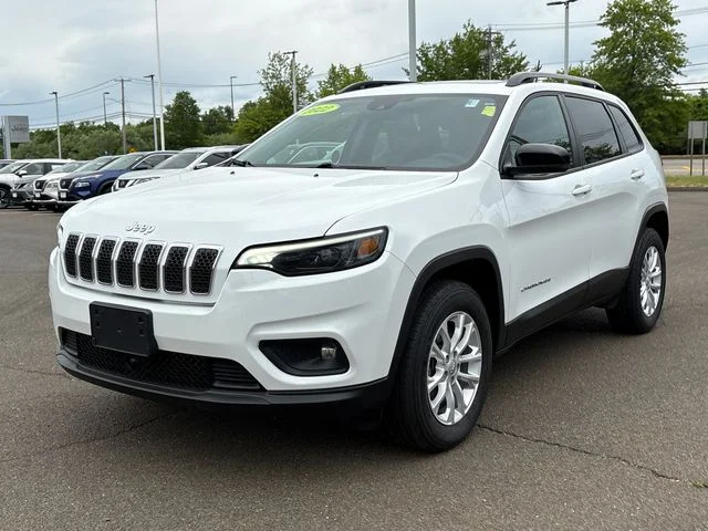 Certified Used 2022 White Jeep Latitude Lux image 5