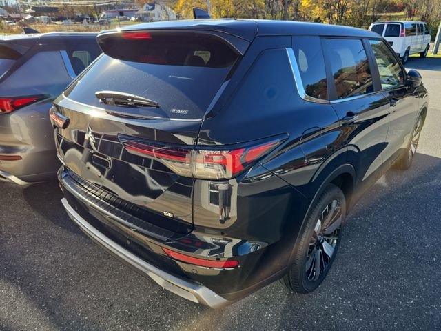 Used 2025 Black Mitsubishi SE image 5