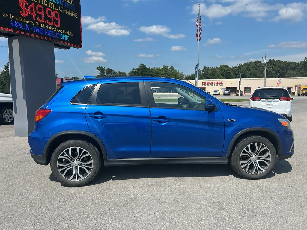 Used 2018 Octane Blue Metallic Mitsubishi ES 2.0 image 3