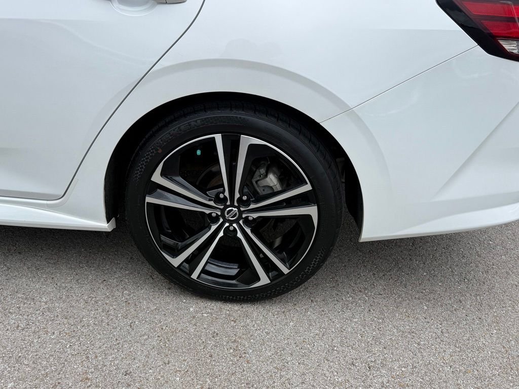 Used 2021 White Nissan SR image 40