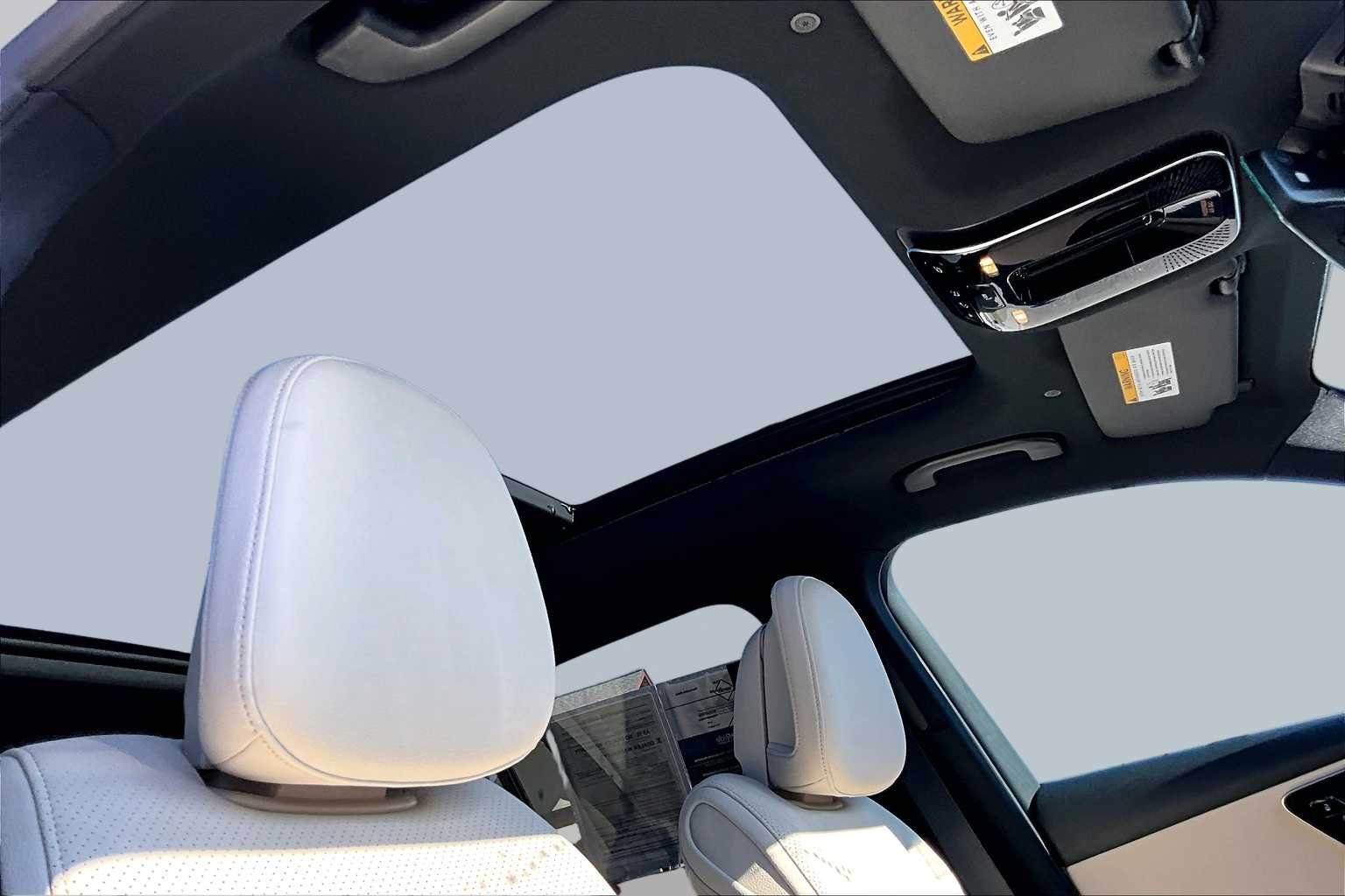 New 2026 Polar White Mercedes-Benz GLC 300 image 14