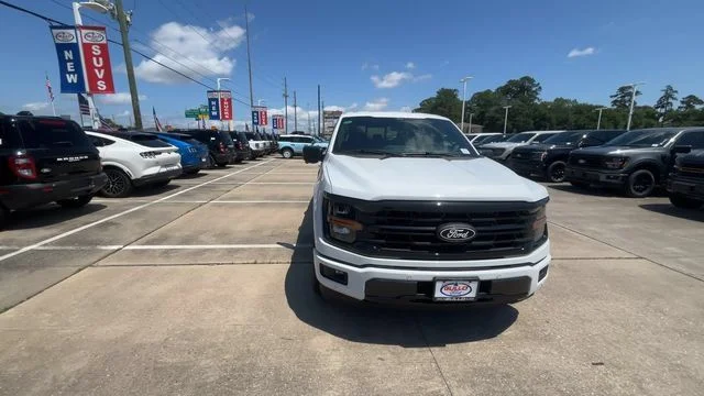 New 2026 Oxford White Ford XLT image 4